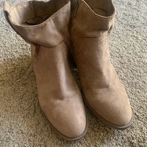 Mossimo bootie Size 8.5